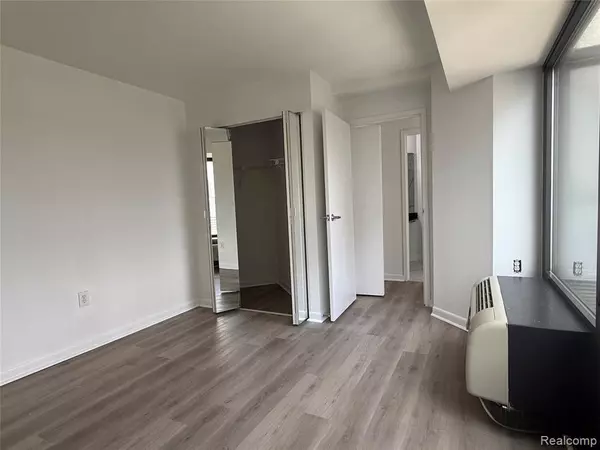Detroit, MI 48226,1001 W Jefferson 300 17G