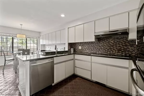 West Bloomfield Twp, MI 48322,7208 Creeks Bend Drive