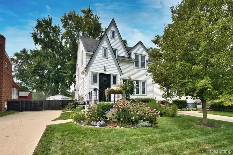 22520 Fresard Street, St. Clair Shores, MI 48080