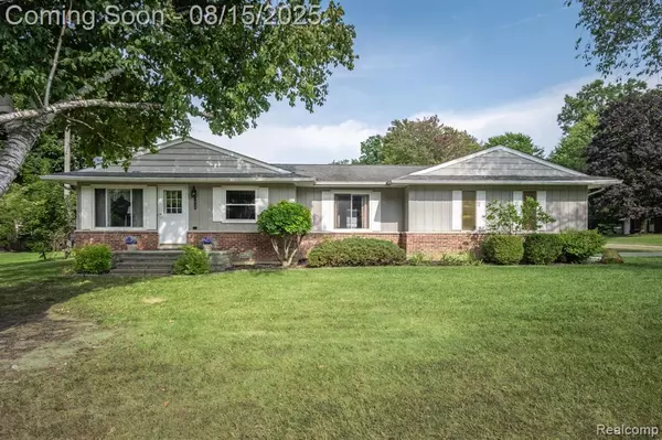 1412 Booth Street, Howell, MI 48843