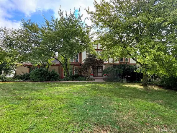 31130 Squire Lane, Farmington Hills, MI 48331