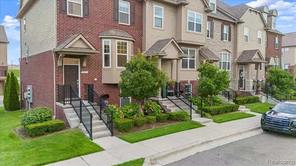 2653 Helmsdale Circle, Rochester, MI 48307