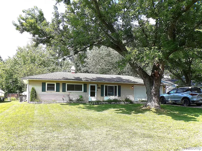 6344 Woodsdale Drive, Grand Blanc, MI 48439