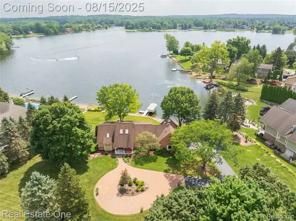 8485 Waumegah Road, Independence Twp, MI 48348
