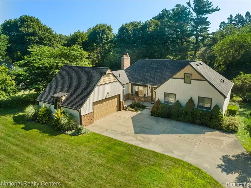 3243 Norton Lawn, Rochester Hills, MI 48307
