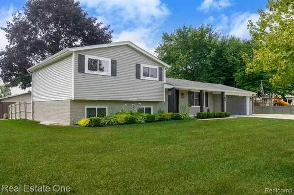 White Lake Twp, MI 48386,9545 Crown Ridge Drive