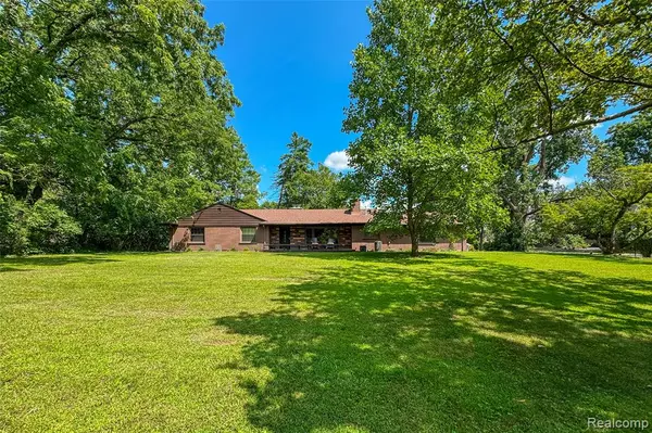 30415 S Greenbriar Road, Franklin Vlg, MI 48025