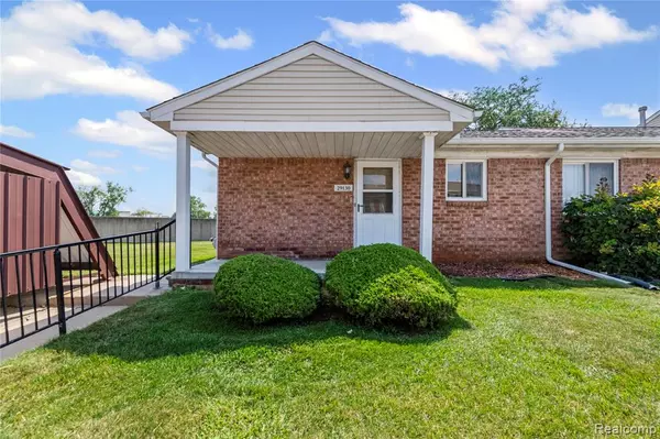 29130 E Brittany Court, Roseville, MI 48066