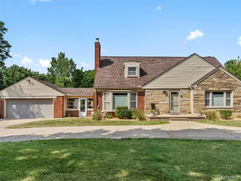 14815 15 Mile Road, Sterling Heights, MI 48312