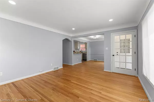 Dearborn Heights, MI 48127,8276 Riverview Street