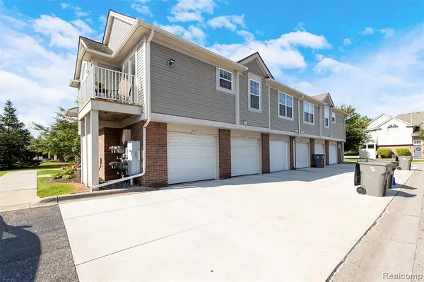 Clinton Twp, MI 48038,16510 Glenpointe Drive