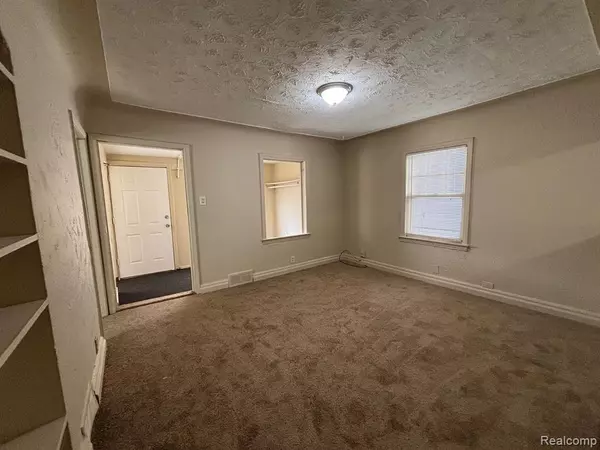 Warren, MI 48089,8119 Essex Avenue