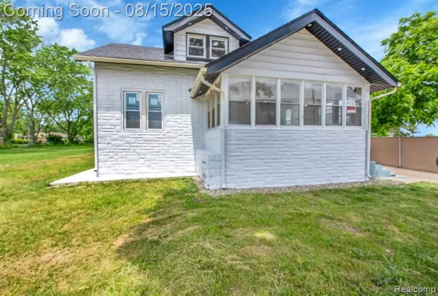 134 W Auburn Road, Rochester Hills, MI 48307
