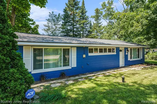 4212 Greendale Avenue, West Bloomfield Twp, MI 48323