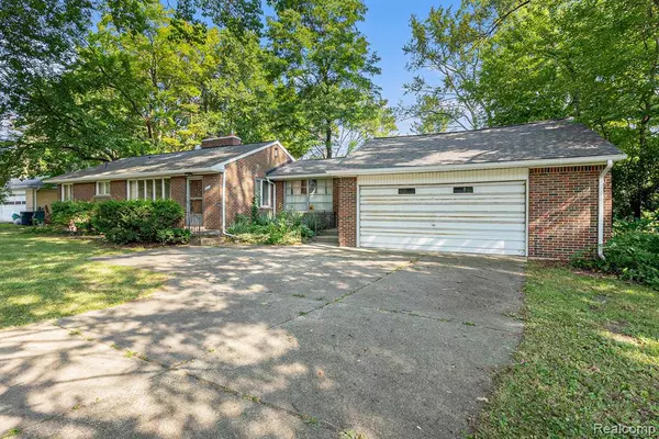 Royal Oak, MI 48073,306 W 13 Mile Road