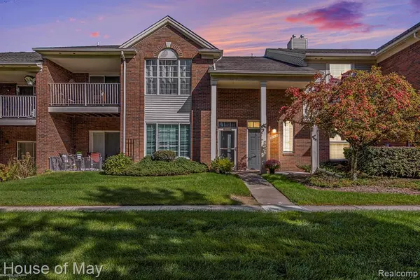 1784 Flagstone Circle, Rochester, MI 48307