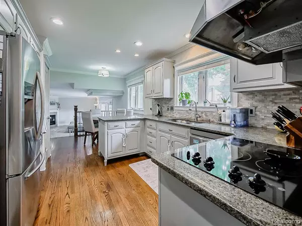 Bloomfield Hills, MI 48301,5611 Priory Lane