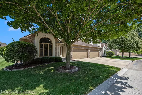 47284 Hunters Chase Drive, Macomb Twp, MI 48042