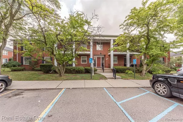 Farmington Hills, MI 48334,27630 W Echo Valley 221