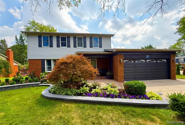5902 Cliffside Drive, Troy, MI 48085