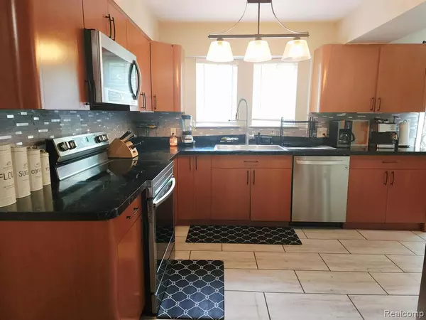 West Bloomfield Twp, MI 48324,1811 Henbert Road