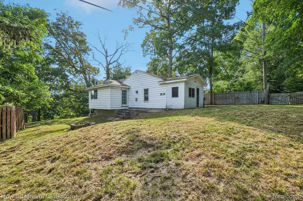 1396 Oregon Boulevard, Waterford Twp, MI 48327