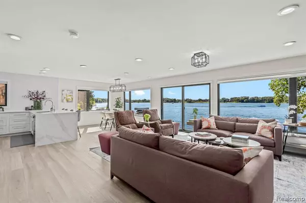 5494 Putnam Drive, West Bloomfield Twp, MI 48323