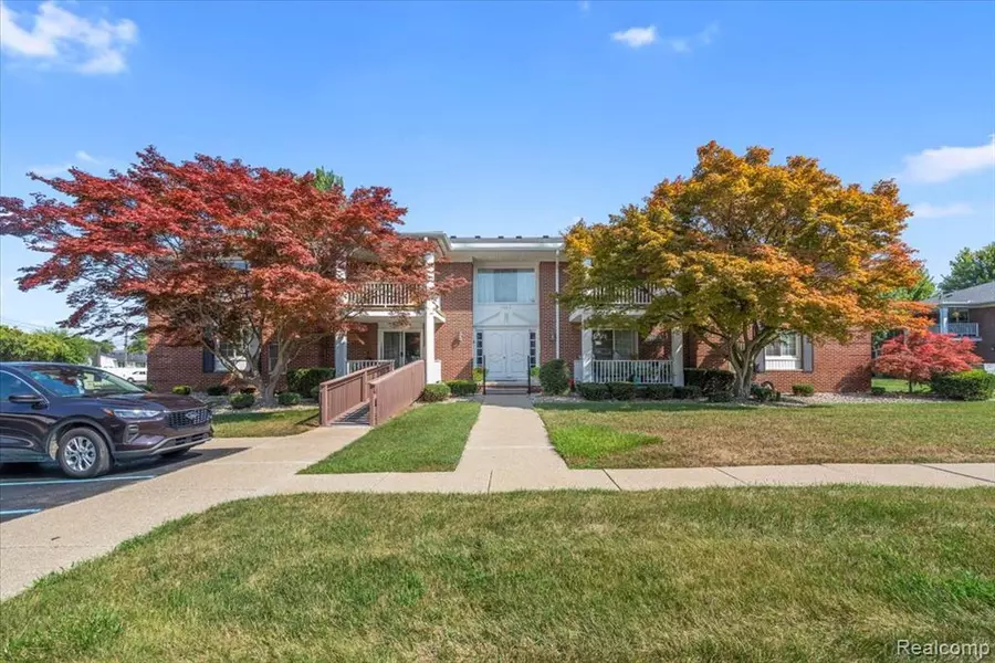 1744 Harrison Avenue C-8, Trenton, MI 48183
