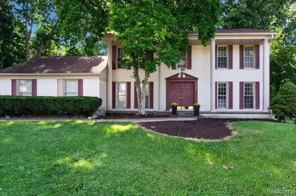 2196 Willow Leaf Drive, Rochester Hills, MI 48309