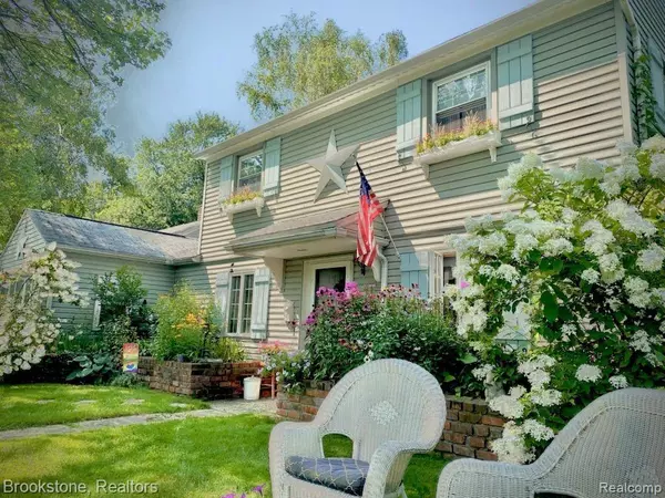 7146 ARROWOOD Drive, West Bloomfield Twp, MI 48324
