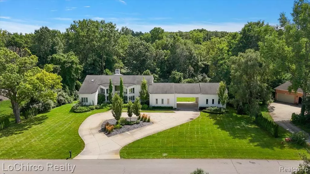 924 KNOB CREEK Drive, Oakland Twp, MI 48306