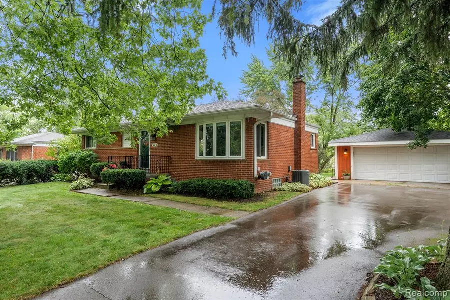 920 Elira Road, Waterford Twp, MI 48328