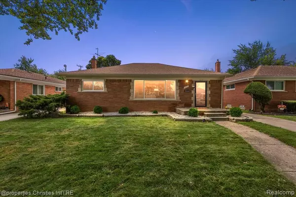 22121 Westhampton Street, Oak Park, MI 48237