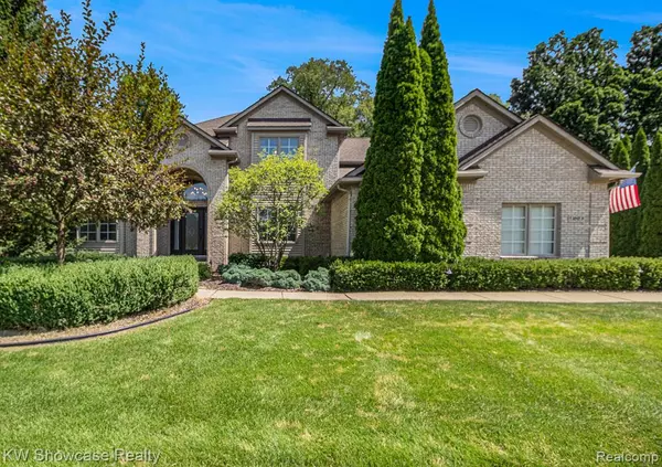 989 Suchava Drive, White Lake Twp, MI 48386