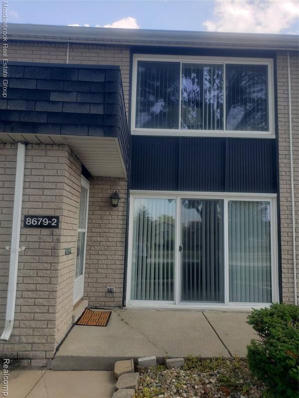 8679 Kennedy Circle N 2, Warren, MI 48093
