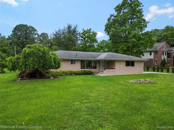 6525 Norton Drive, Troy, MI 48085
