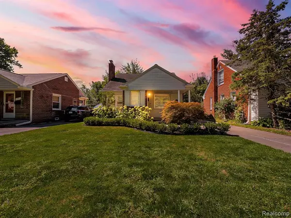 Harper Woods, MI 48225,21674 PRESTWICK Avenue
