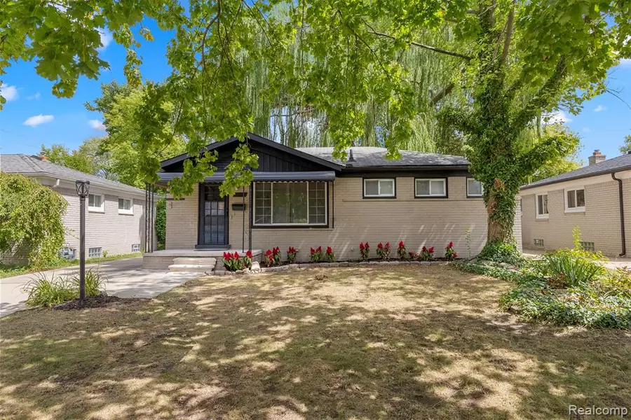 524 E Rose Avenue, Garden City, MI 48135