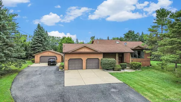 5239 Baldwin Road E, Grand Blanc, MI 48442