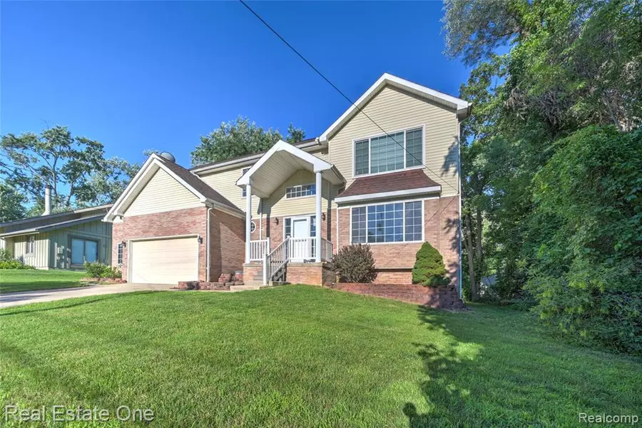 3950 Bradmore Avenue, West Bloomfield Twp, MI 48324
