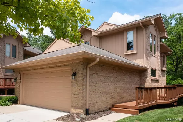 22140 River Ridge Trail,  Farmington Hills,  MI 48335
