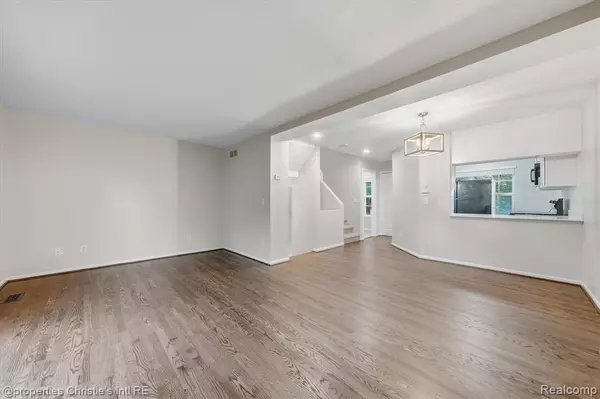 Madison Heights, MI 48071,483 W Lincoln Avenue