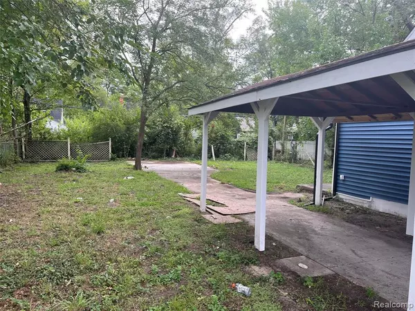 Detroit, MI 48235,19338 Fenmore Street