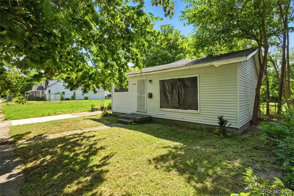 Detroit, MI 48219,21455 Pickford Street