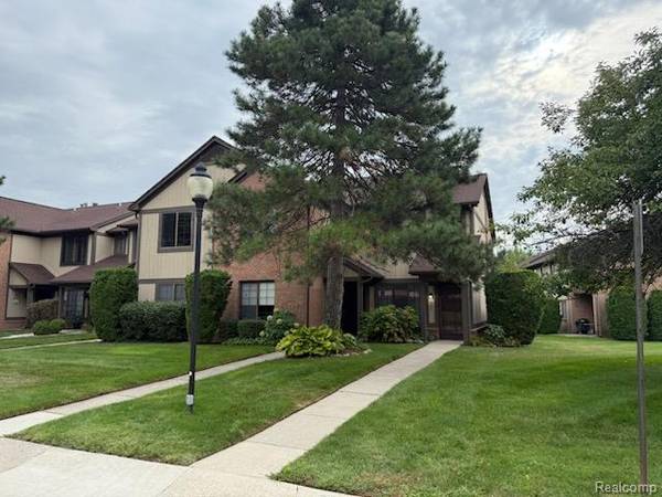 1560 Meadow Side Drive, Rochester Hills, MI 48307