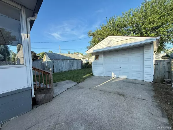 Lincoln Park, MI 48146,2419 CHANDLER AVE Avenue