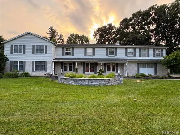 5100 Kings Gate Way, Bloomfield Twp, MI 48302