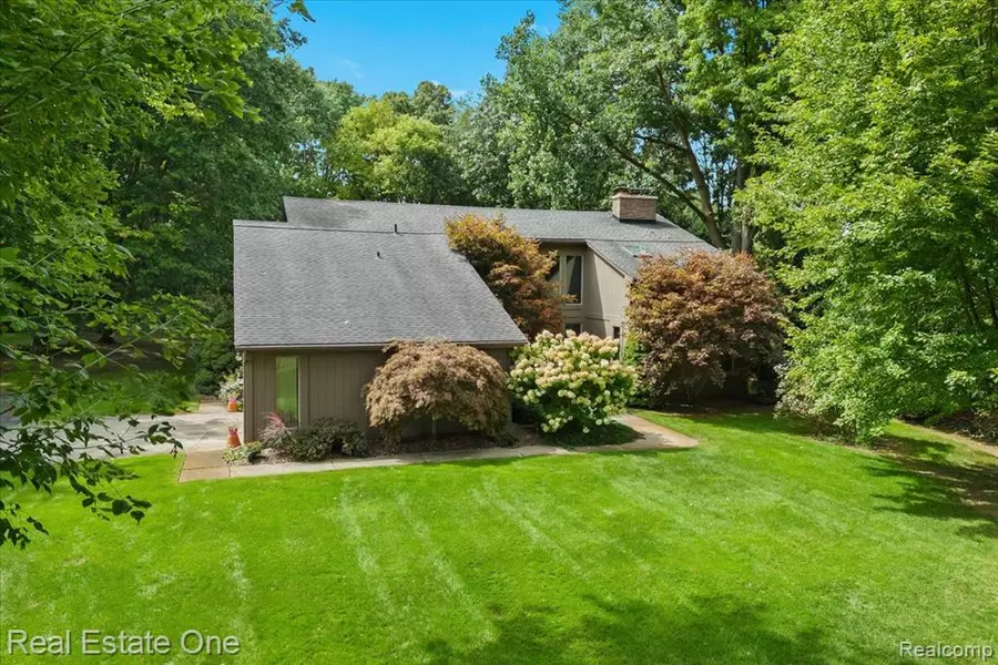 1065 Manderly Drive, Milford Twp, MI 48381