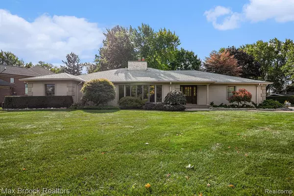 855 N Pemberton Road, Bloomfield Twp, MI 48302