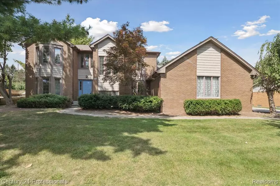 46328 N Northvalley Drive, Northville, MI 48167